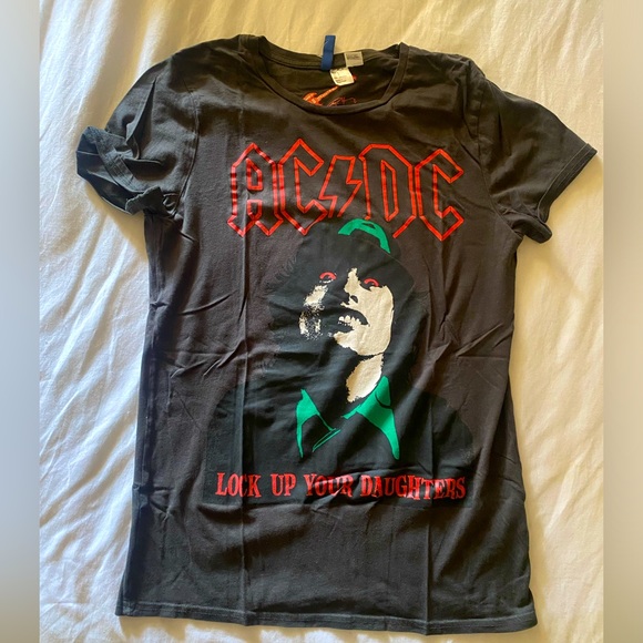 H&M AC/DC t shirt size small. Great condition. - Picture 1 of 3